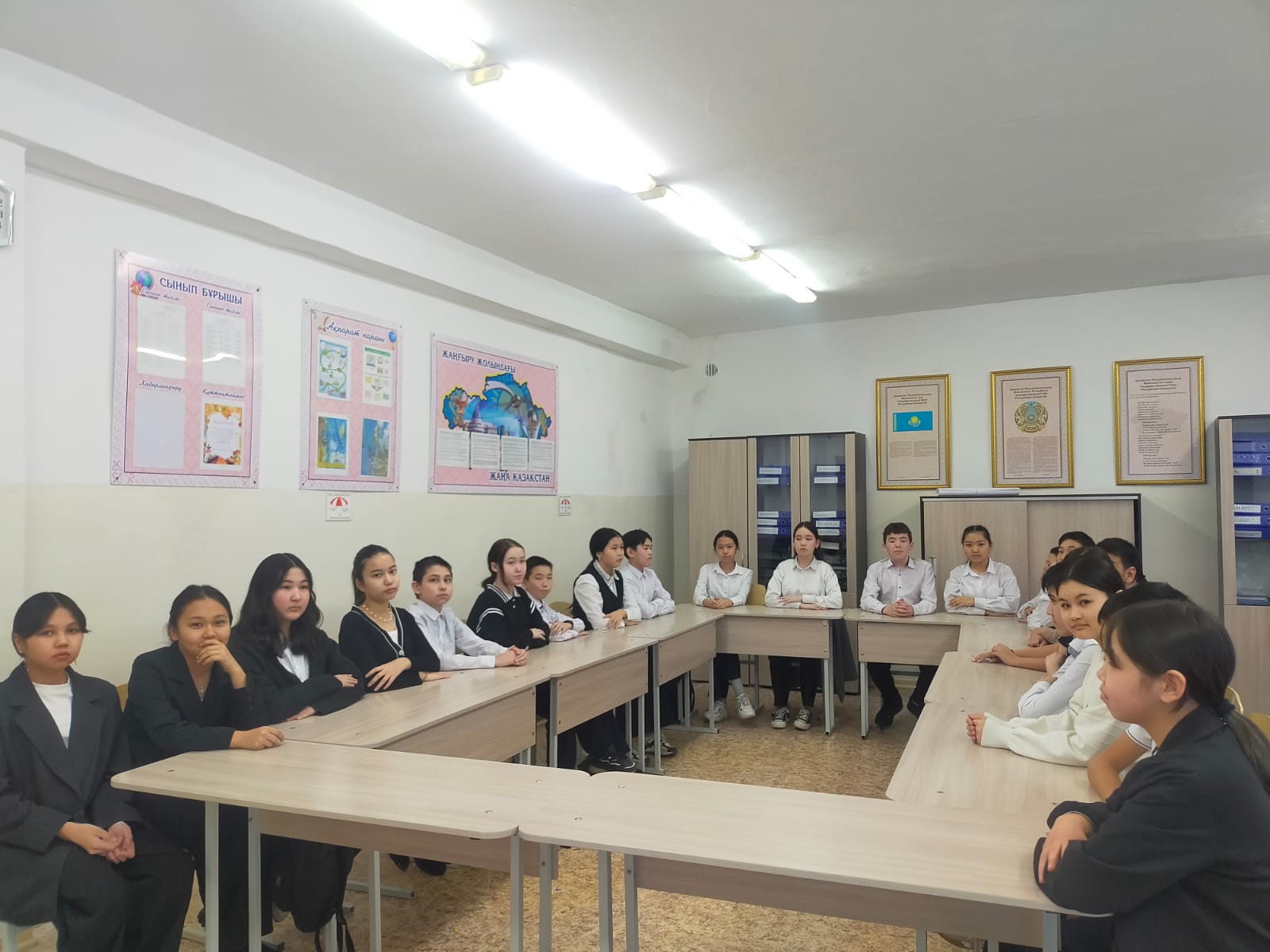 Дүниежүзілік сайлау күніне арналған іс-шаралар жоспарына сәйкес 1 ақпан күні 7 сыныптарда «Сайлау: адалдық, тиімділік» тақырыбында дөңгелек үстел форматында пікір алмасу өткізілді.  Мақсаты: оқушыларға сайлау кезіндегі адалдық, оның тиімділігі туралы